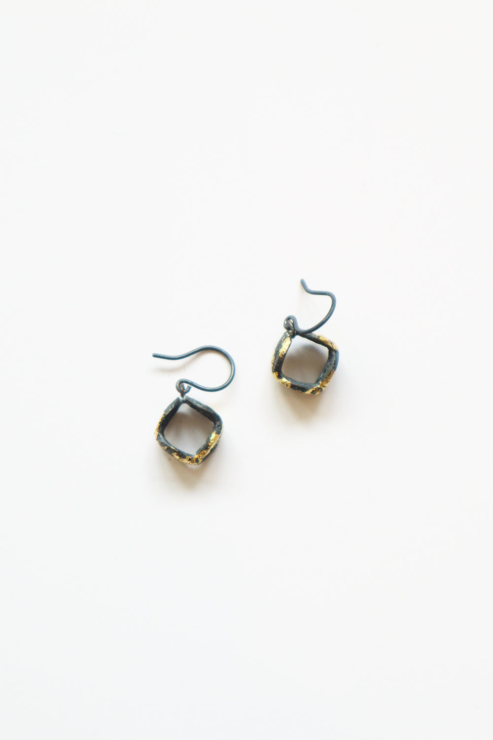 Dot Earrings Black