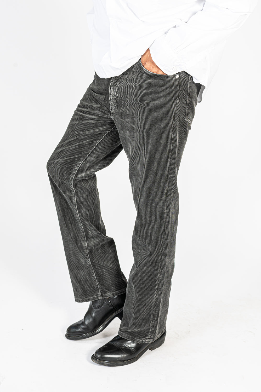 546 Flare-R2 : Corduroy Pants Charcoal