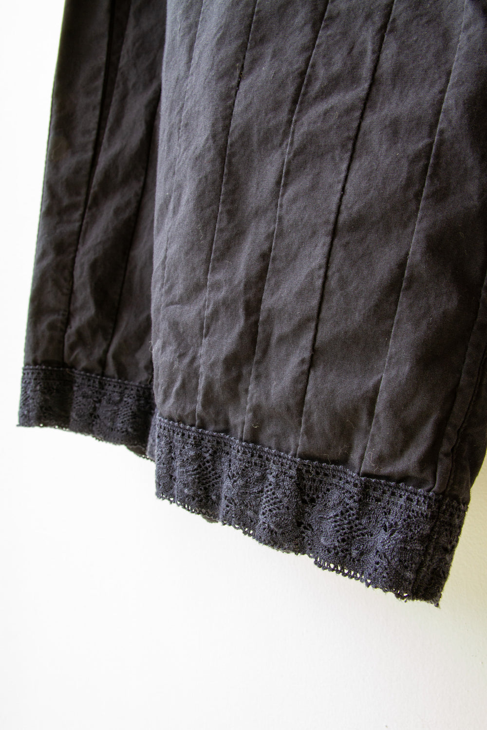 Gently Used Vlas Blomme Cropped Black Pants with Lace