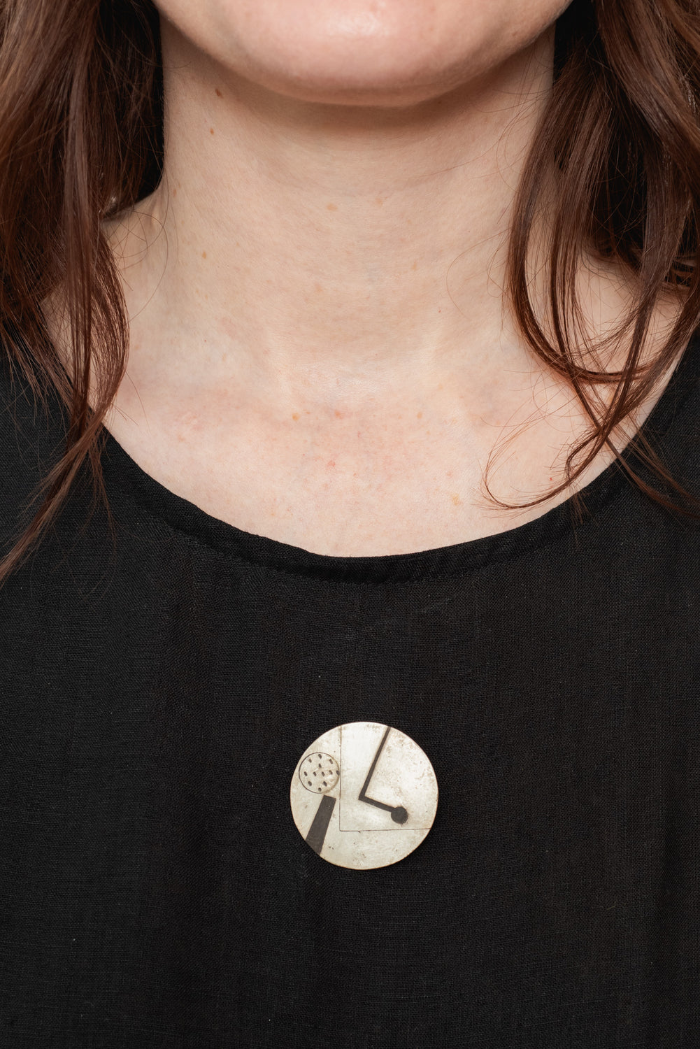 Scratch Brooch Small Circle 02