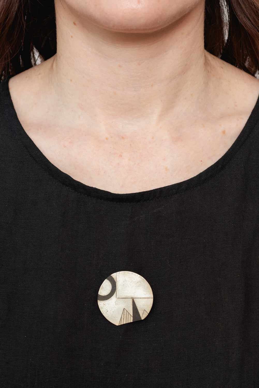 Scratch Brooch Small Circle 03