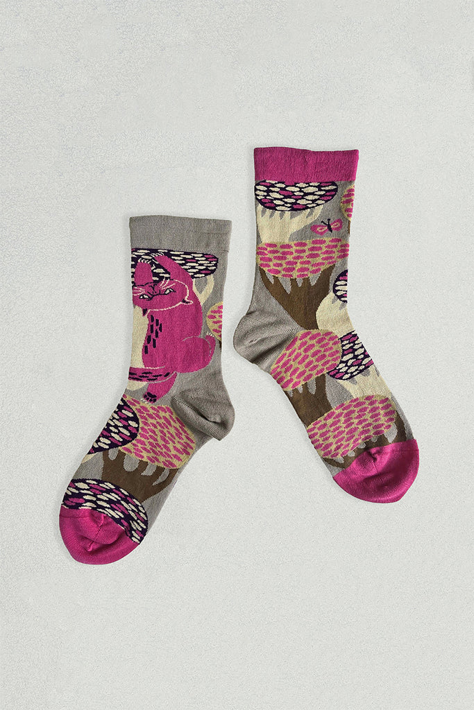 Cotton Blend Socks "Ruru the Cat Chasing"