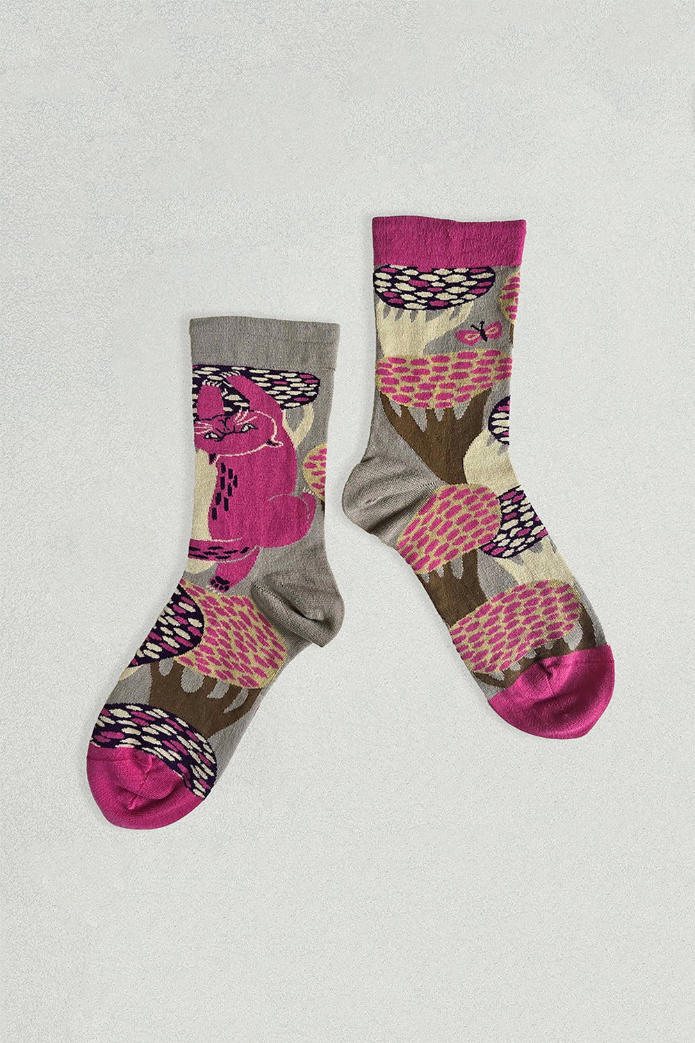 Cotton Blend Socks "Ruru the Cat Chasing"