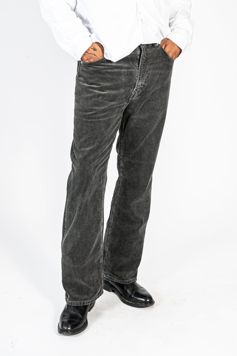 546 Flare-R2 : Corduroy Pants Charcoal