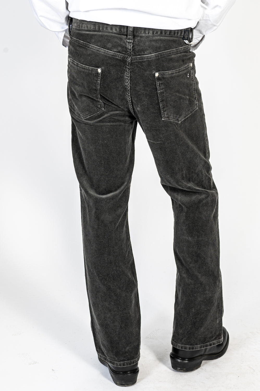 546 Flare-R2 : Corduroy Pants Charcoal