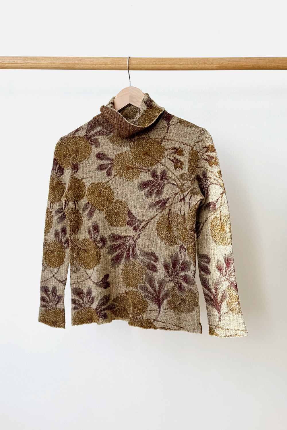 Knit Turtleneck w/Floral Pattern Beige