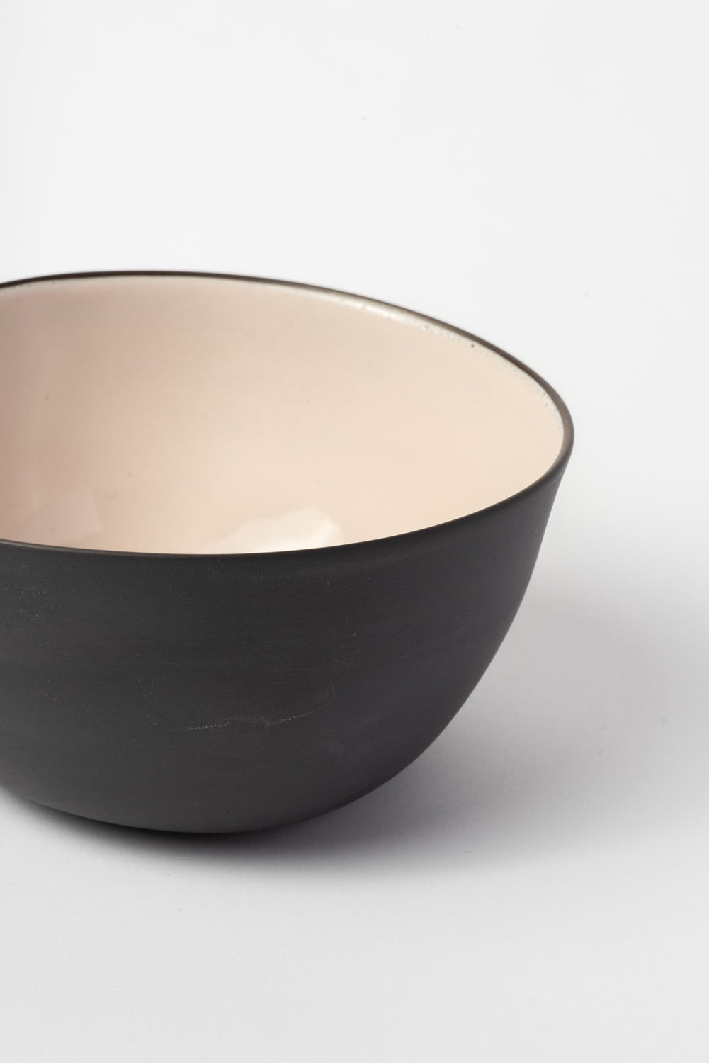 Large Linum Bowl Black, Pink glaze