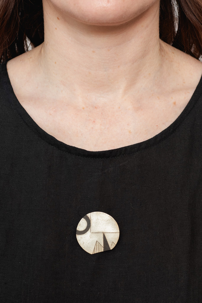 Scratch Brooch Small Circle 03