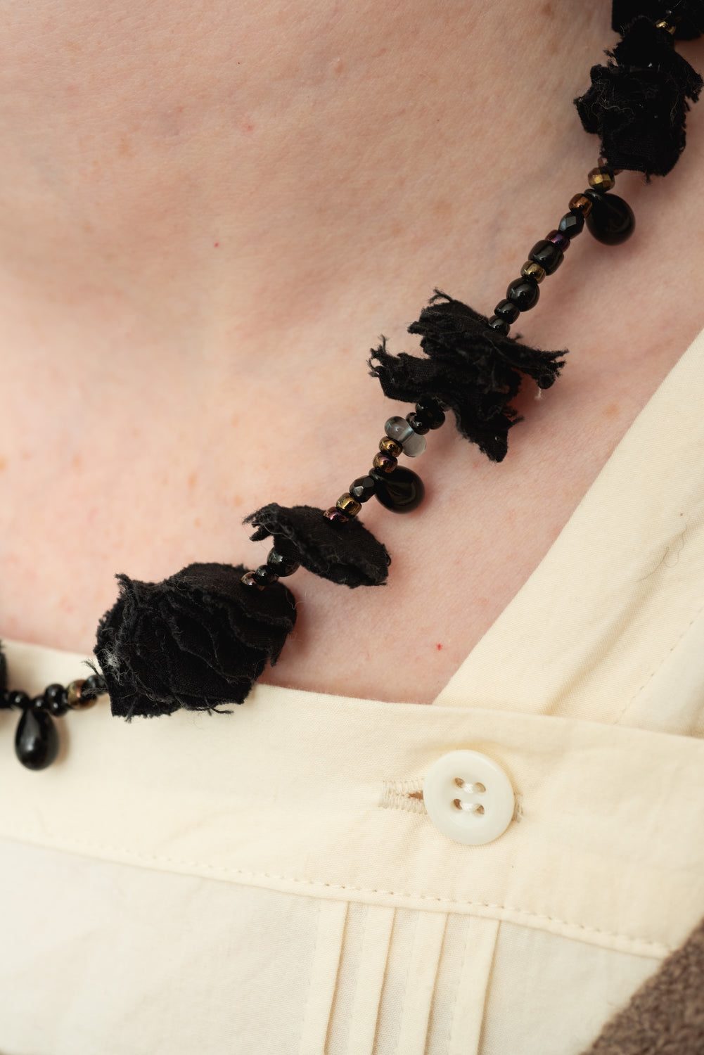 Cloth and Beads Necklace Black