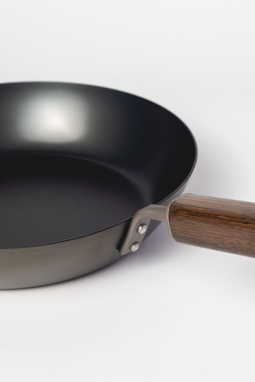 Iron Frying Pan Shallow 24 CM – Moth